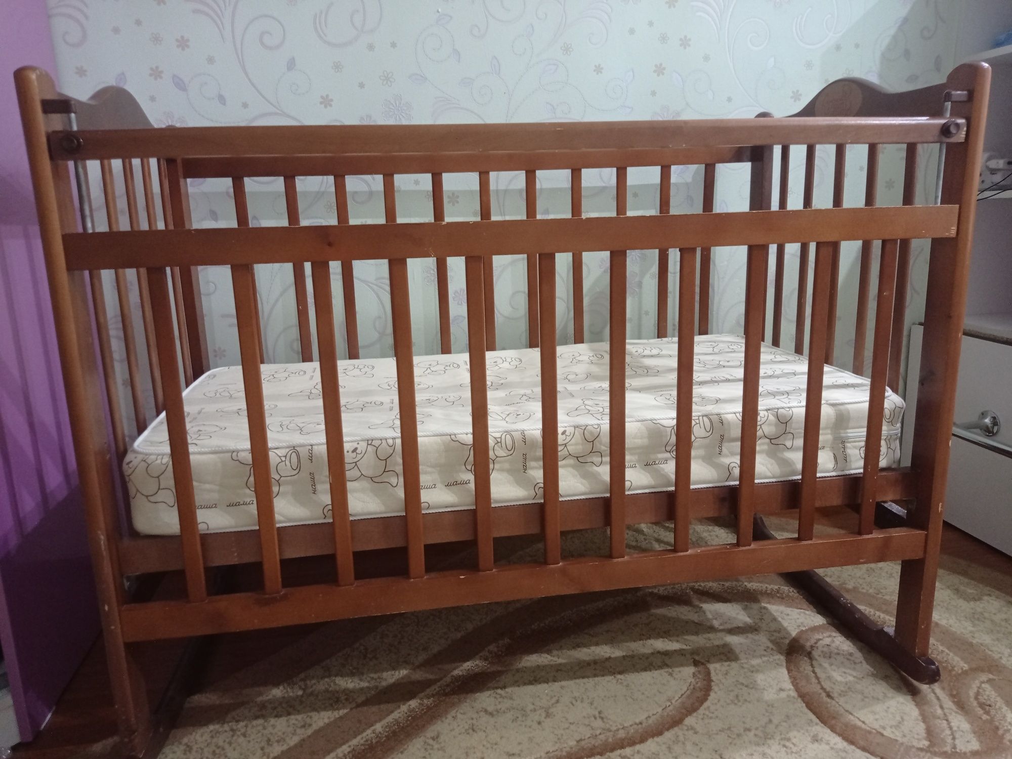 Продам детскую кровать с матрасом