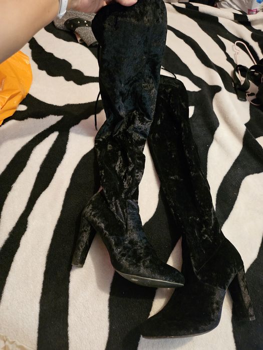 Дамски чизми от кадифе