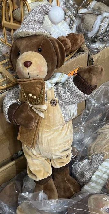 Плюшено мече с празничен тоалет