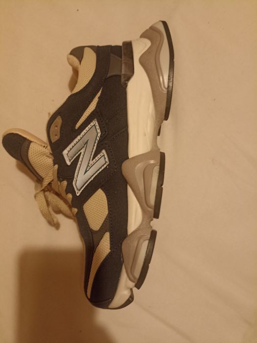 Adidasi new balance 9060