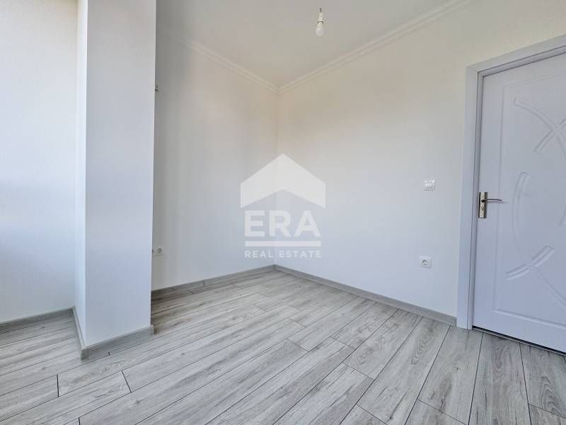 Тристаен апартамент, напълно отремонтиран и готов за нанасяне в кв. Ча