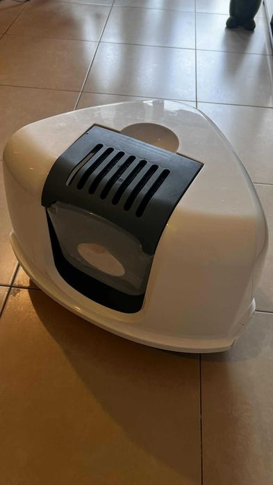 Котешка тоалетна