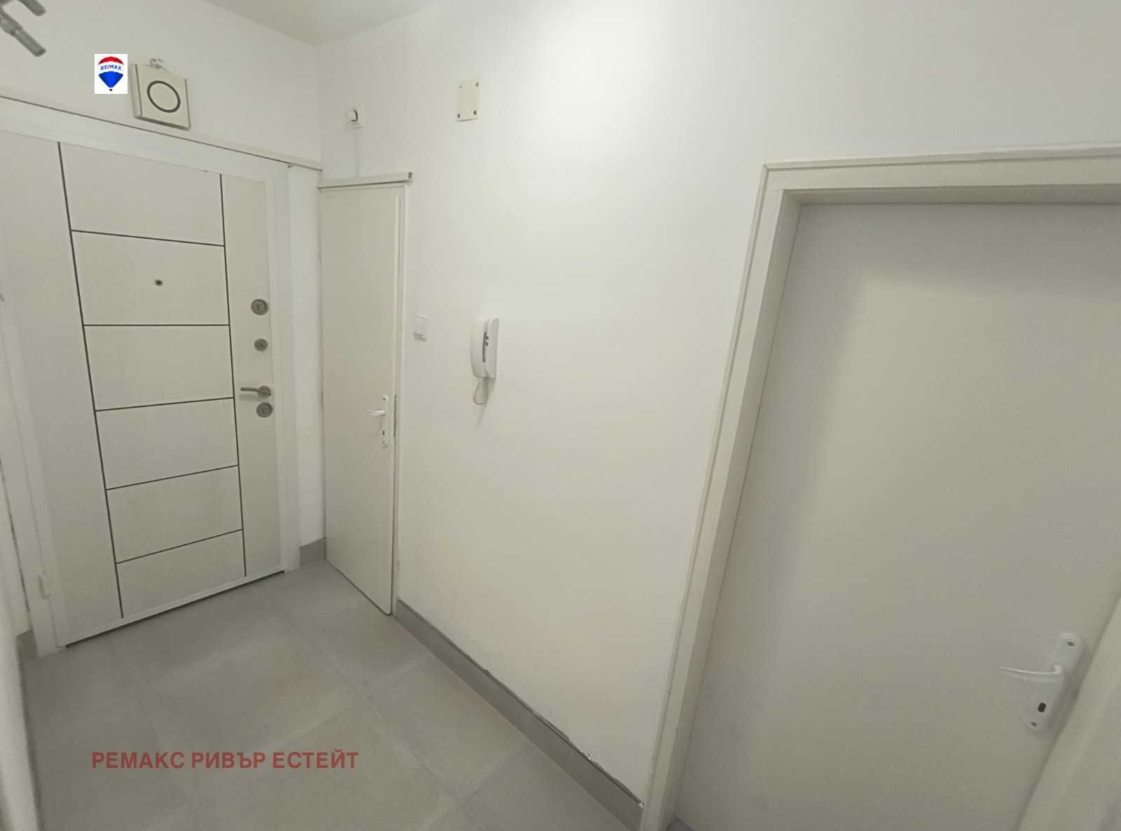 Тристаен апартамент за продажба кв. Широк център