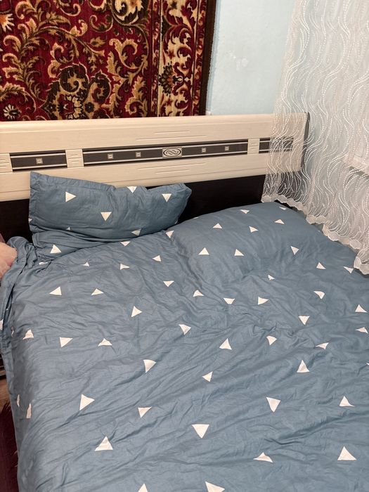 Продаю кровать с матрасом.