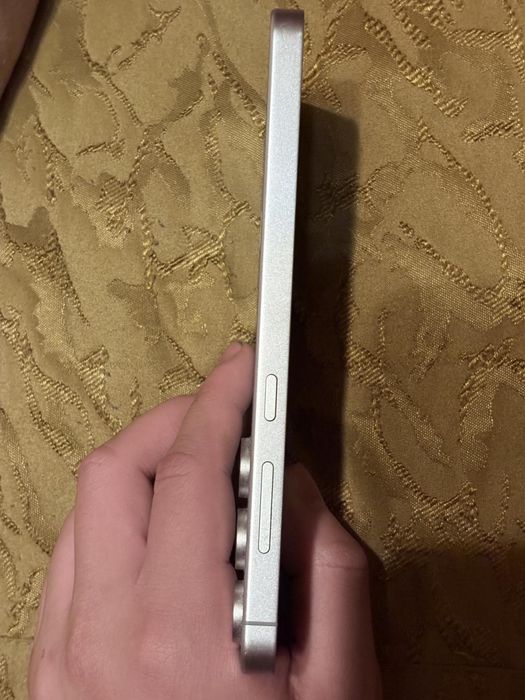 Продавам Samsung S24 fe