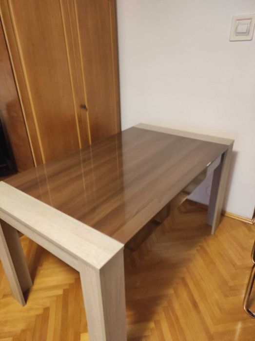 Masa de bucatarie cu 4 scaune