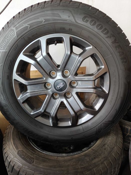 Джантите са оригинални алуминиеви джанти за Ford Ranger