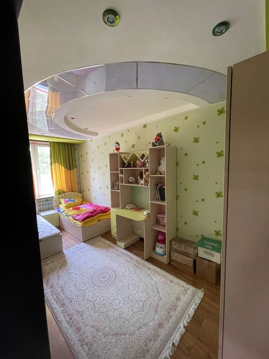 Продаётся 4-комнатная квартира в престижном районе Ц-2 (Мирза Улугбек)