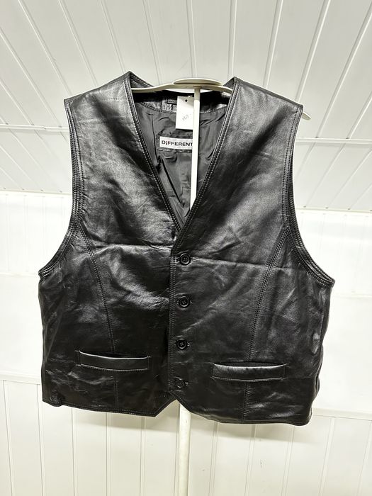 Vesta moto de piele M nouă  marca Different