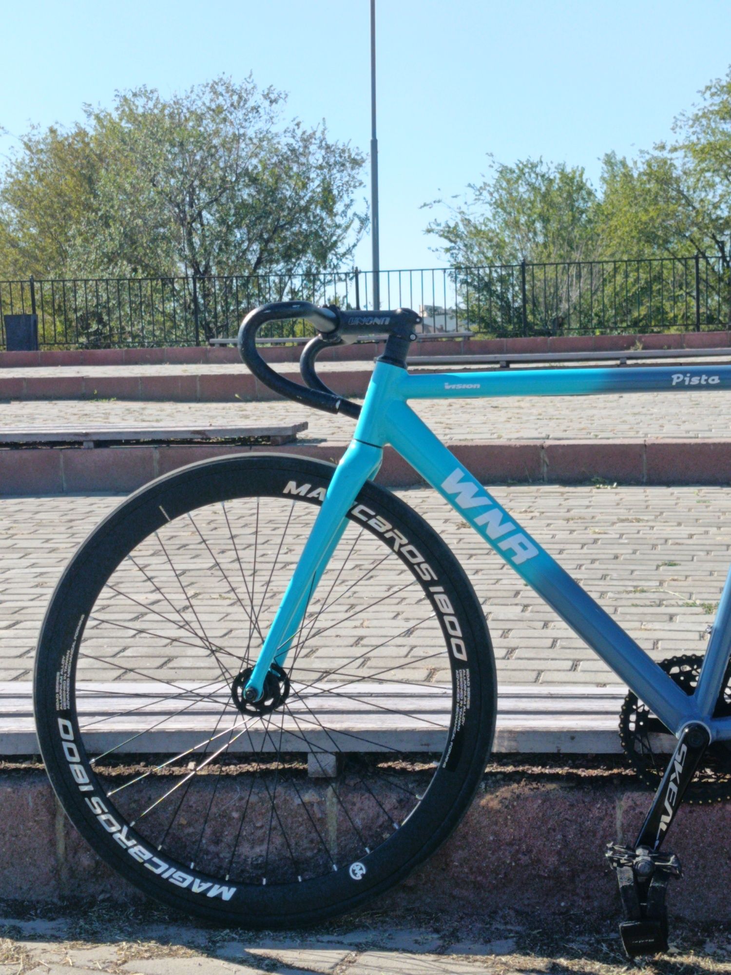fixed gear  wnr.
