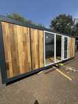 Vand container modular 3m x 8m lungime cu grup sanitar pentru locuit