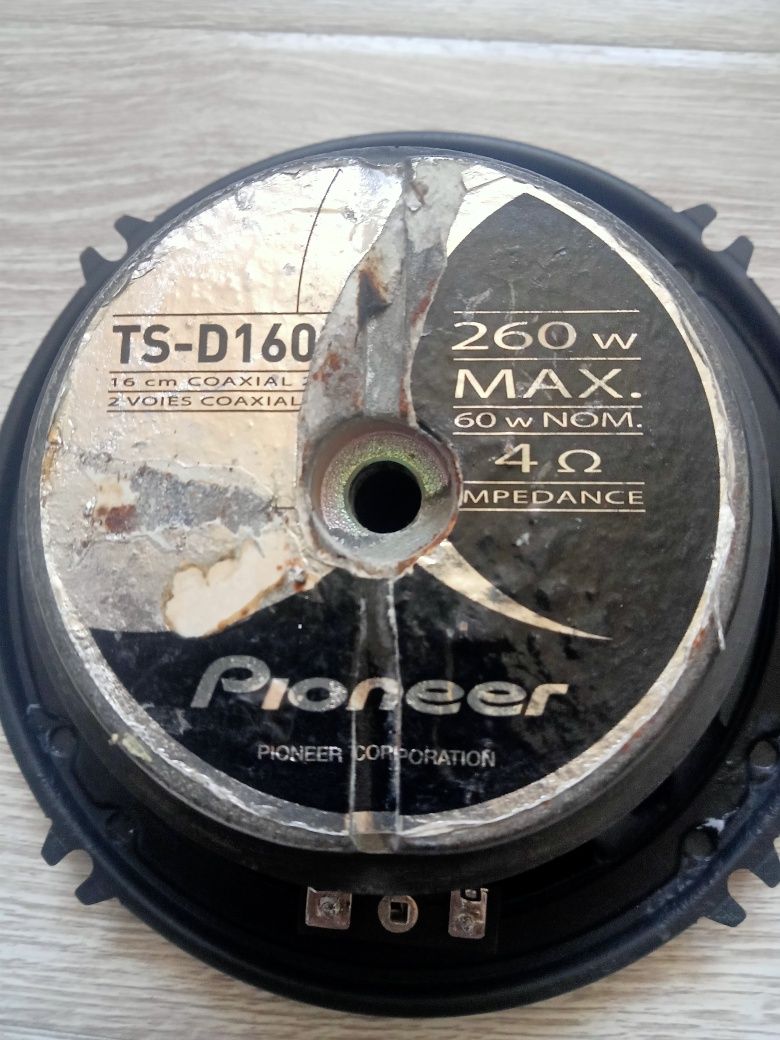 Продам калонки Pioneer 16см original в отличном состоянии.