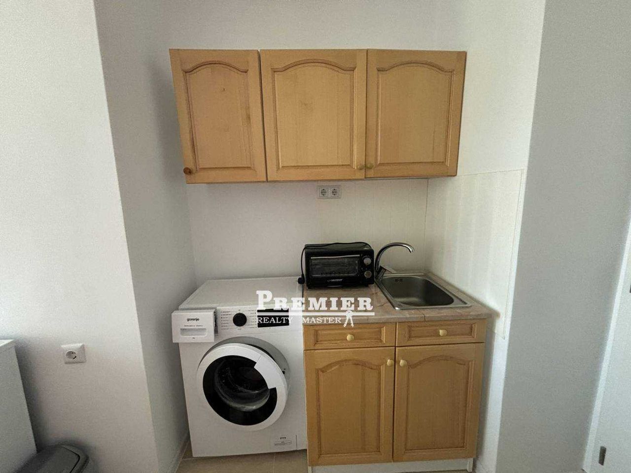 Продава се Едностаен апартамент в Поморие - 23 кв.м за 1805 €/кв.м - Снимка #1