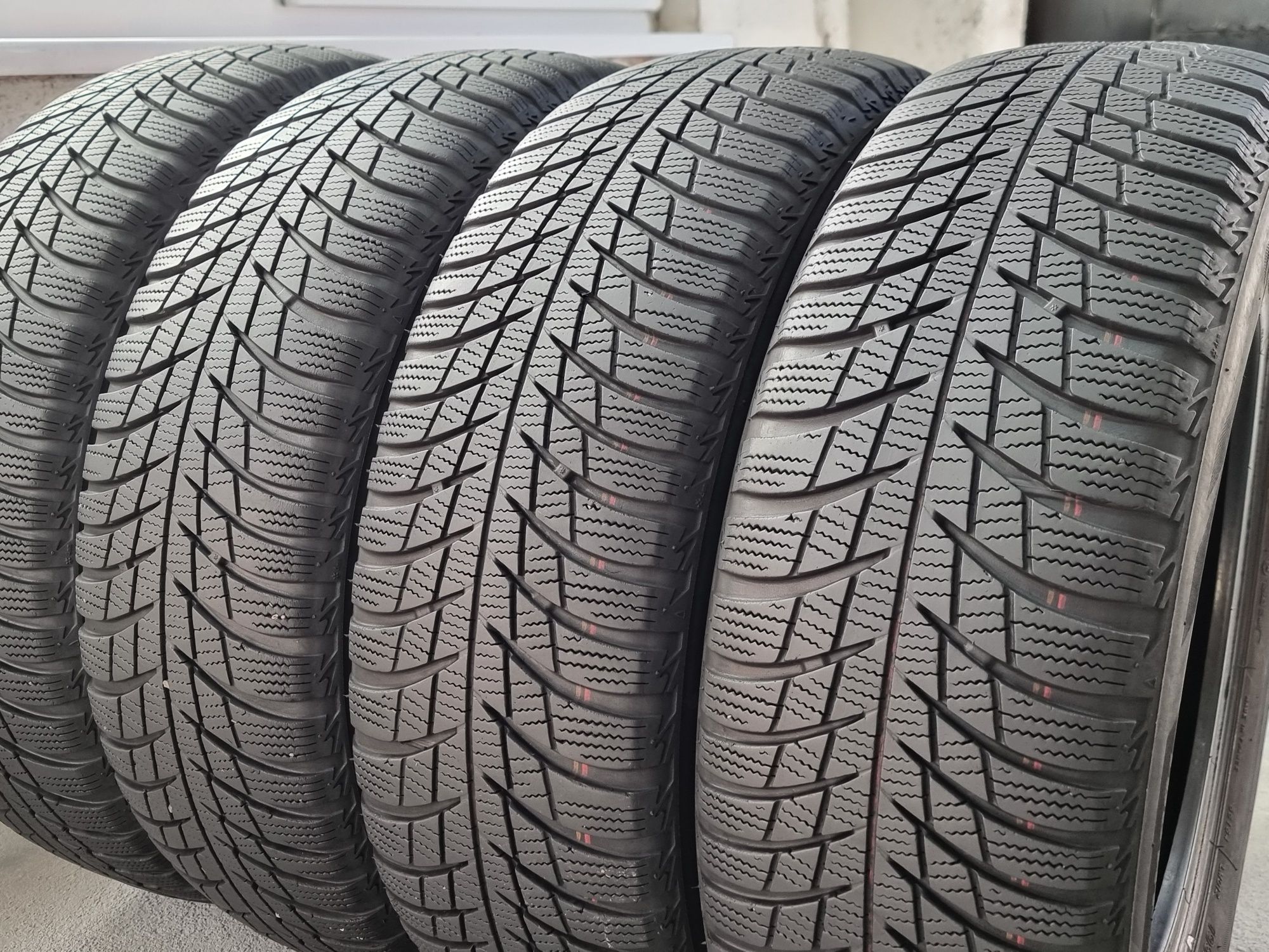 195/65/15 Bridgestone 4Броя: 180лв 6.5мм
