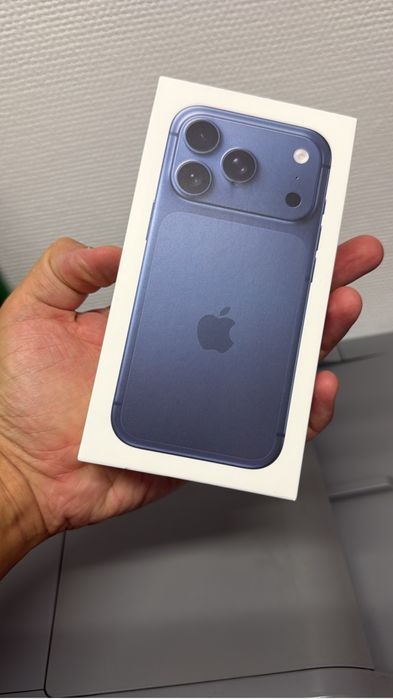 Iphone 17pro 256gb blue