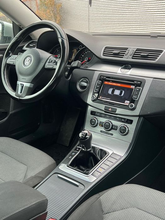 Vand Volkswagen Passat B7 2.0 TDI fabr 2015 *LED* impecabila urgent