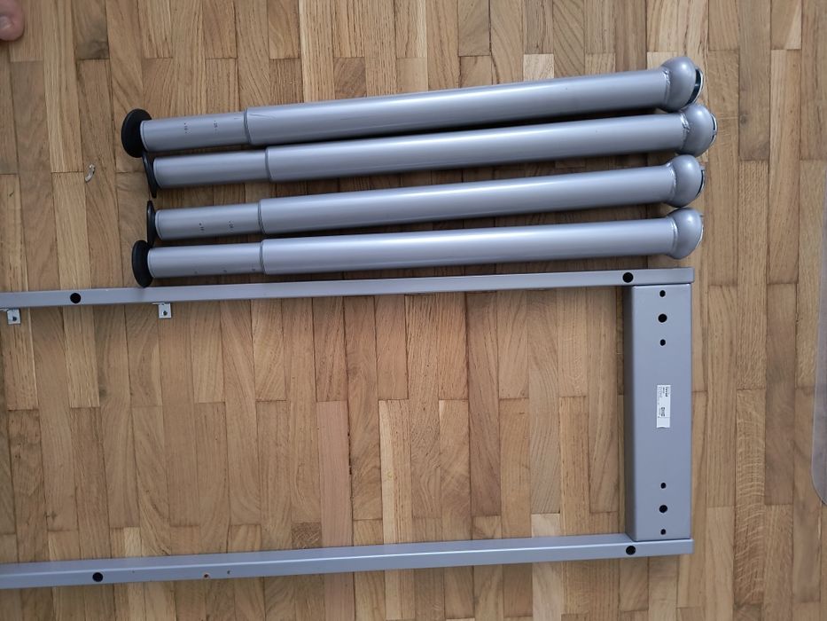 Vând birou cu cadru reglabil Ikea Thyge