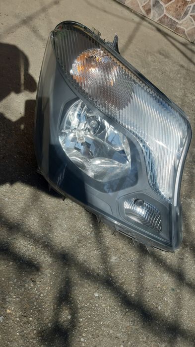 Vînd far stinga- dreapta mercedes benz sprinter