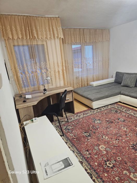 Proprietar inchiriez apartament 3 camere, decomandat, situat central i