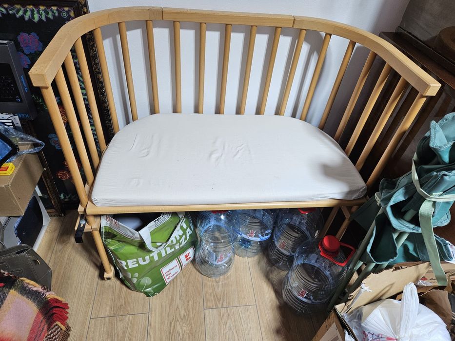 Pătuțuri de copil mic 0-3 luni + un balansoar de 25 kg