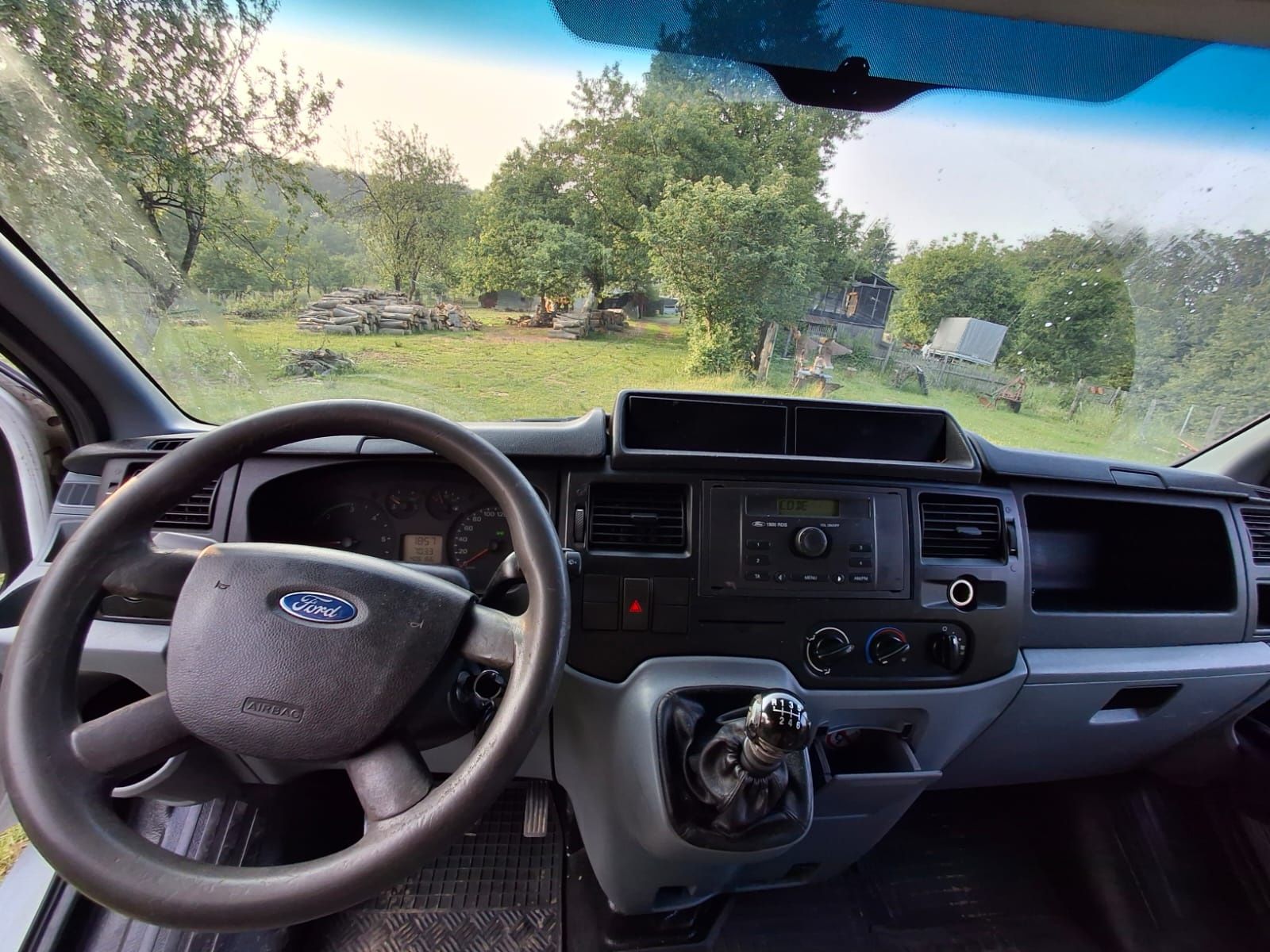 Ford tranzit dublu  pe spate