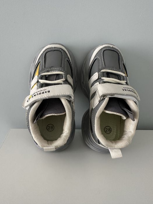 Продаются детские кросовки на осень