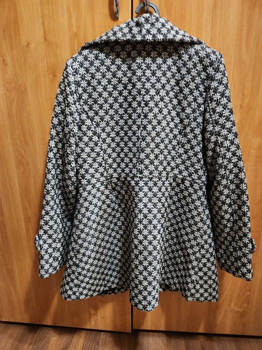 Pardesiu model  deosebit marimea M