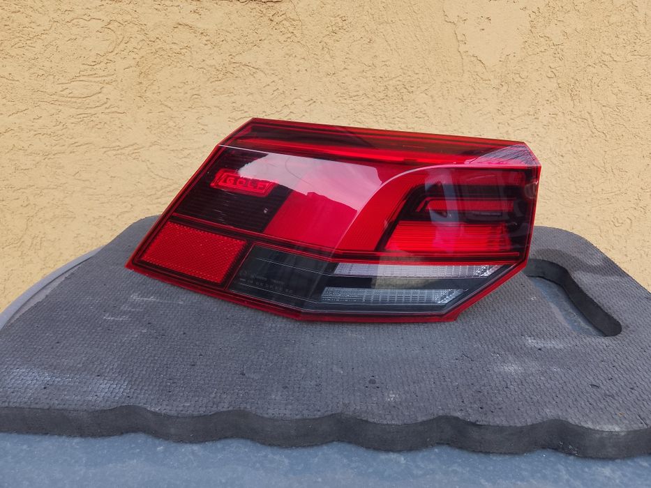 Stop stânga pe aripa vw golf 8 full led cod 5h0945095c