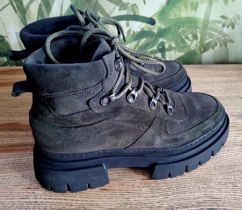 Зимни велурени обувки Mia