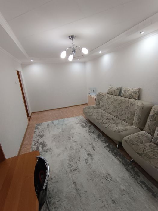 продам 2 комнатную квартиру. На втором этаже.