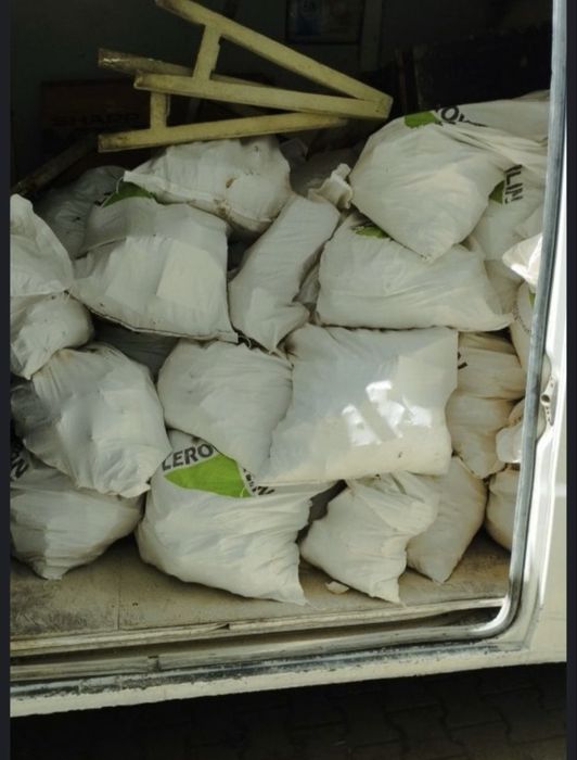 Debarasez moloz, pivnite beciuri, poduri orice fel de tip transport