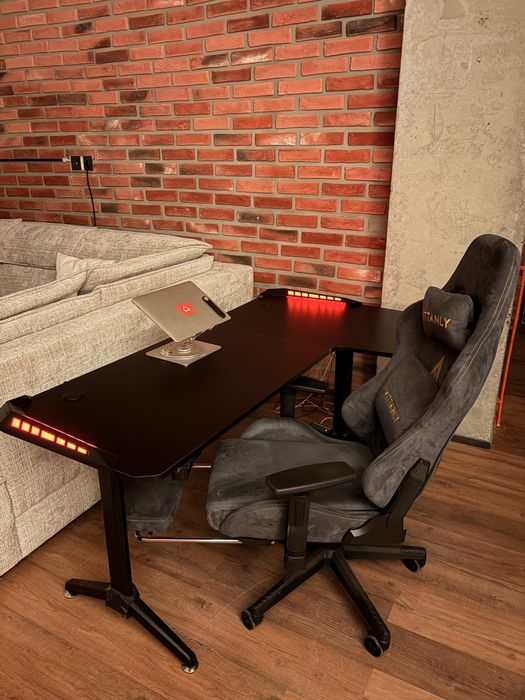 Birou si scaun egonomice de gaming. calitative