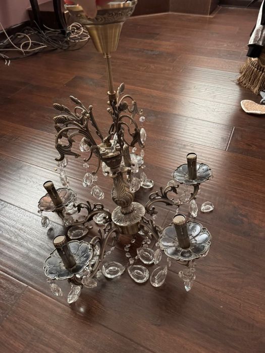 Продам люстру (пятирожковая)