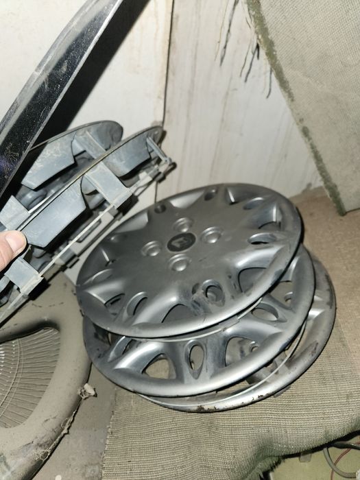 Продаются колпаки R13 в хорошем состоянии!