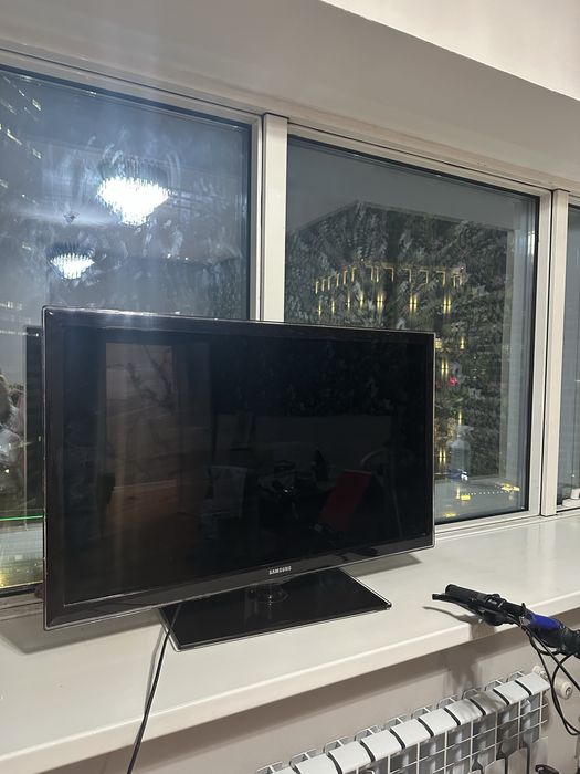 Продам большой телевизор Самсунг Smart tv