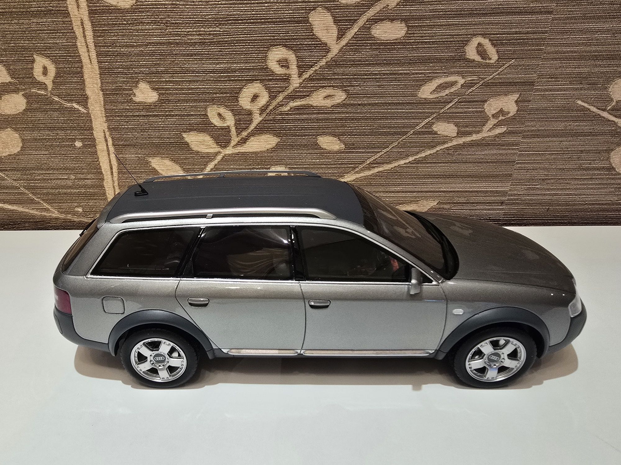 Audi Allroad 1:18 на Otto