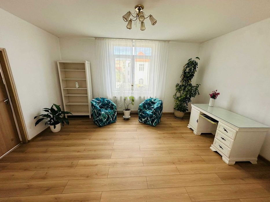 Închiriez cameră în Salon de înfrumusețare