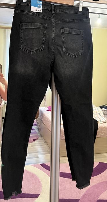 Blugi noi nepurtati din Kik cu eticheta