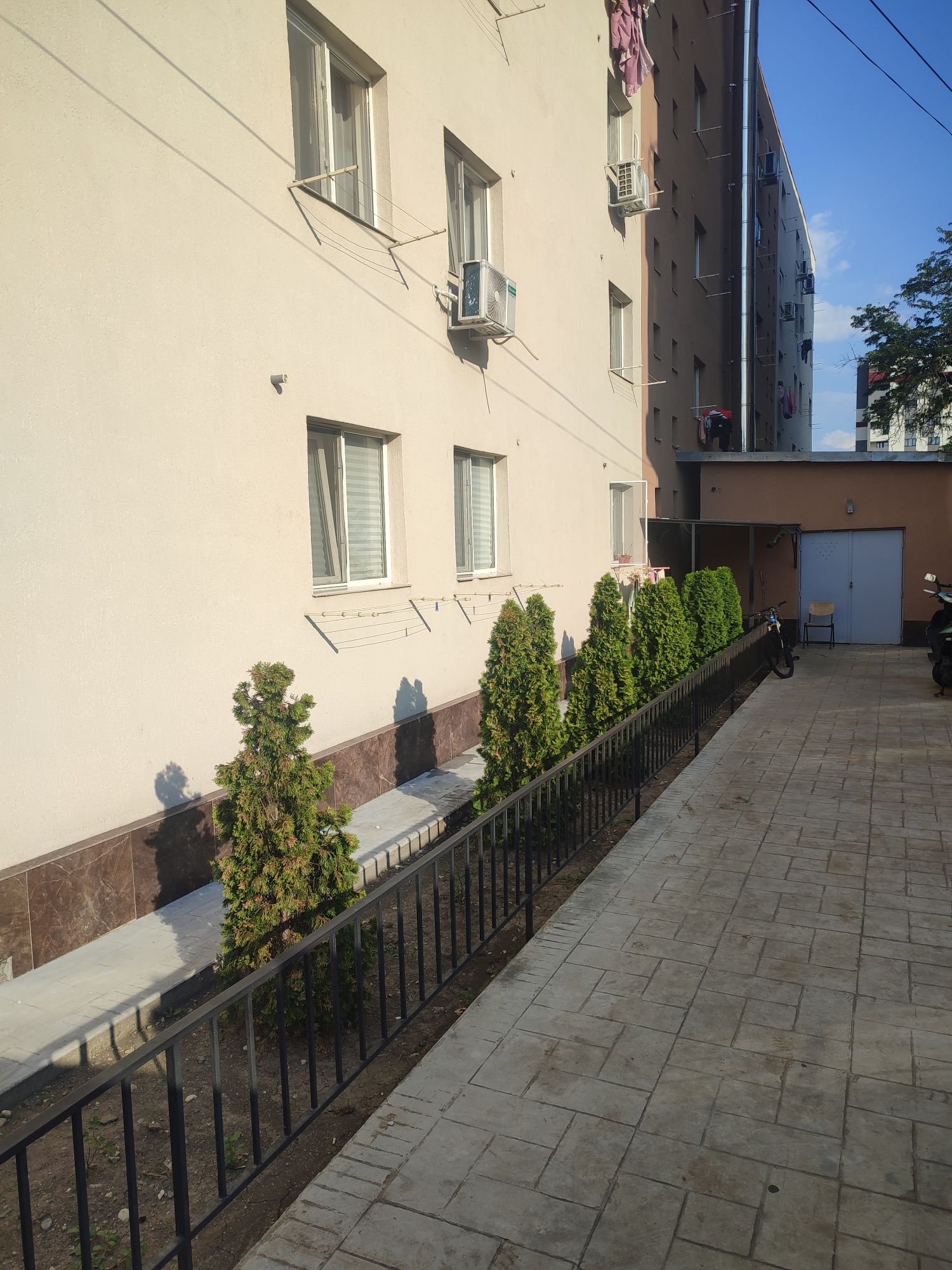 Bucuresti Aparatorii Patriei Drumul Cretestilor 1 camera 27500 euro