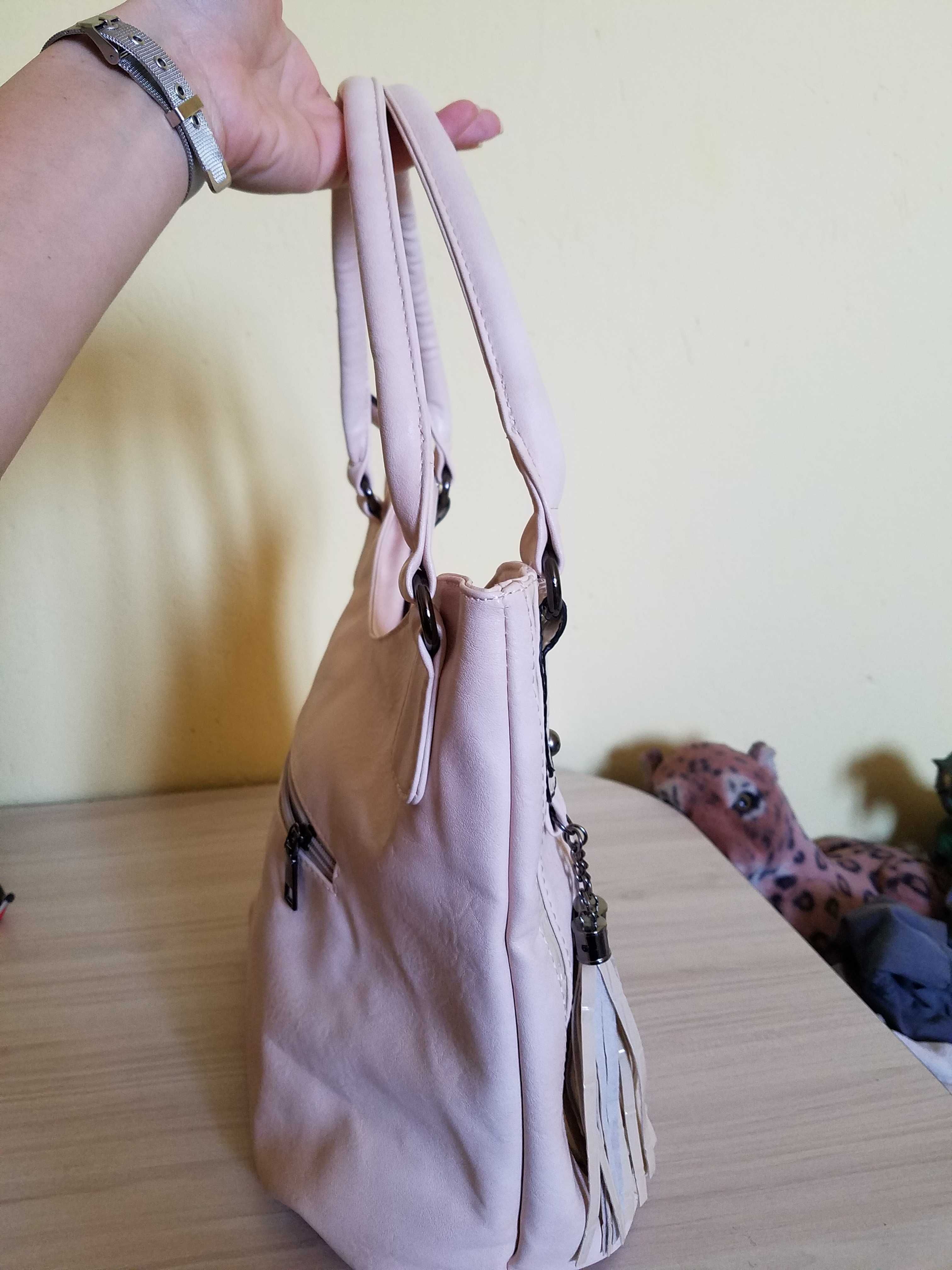 Дамска бежова чанта нова