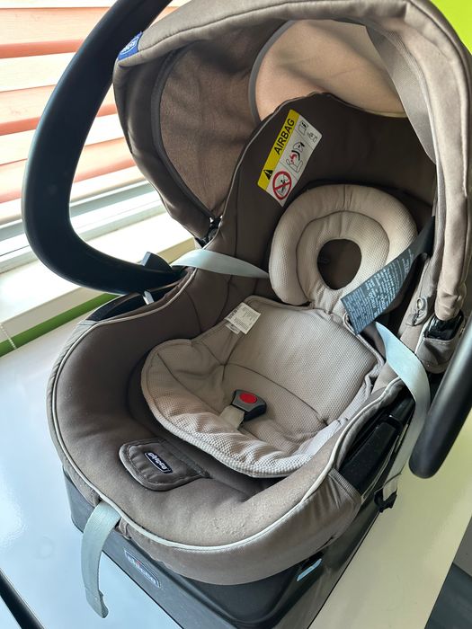 Chicco столче за кола