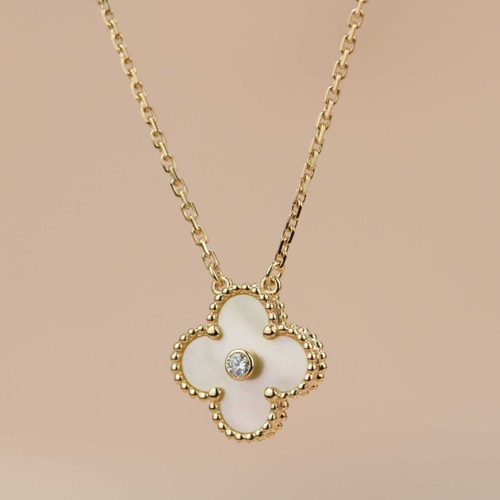 Van Cleef & Arpels VCA Gold Cream Mother of Pearl Diamond Clover Колие