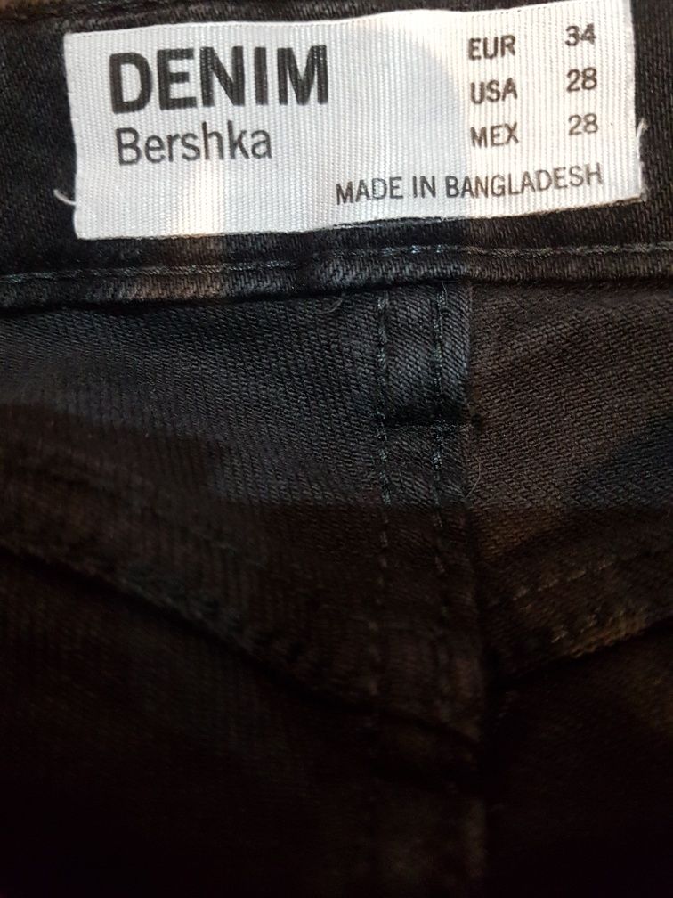 Blugi Bershka+bluza FB Sister. ambele la doar 45 lei