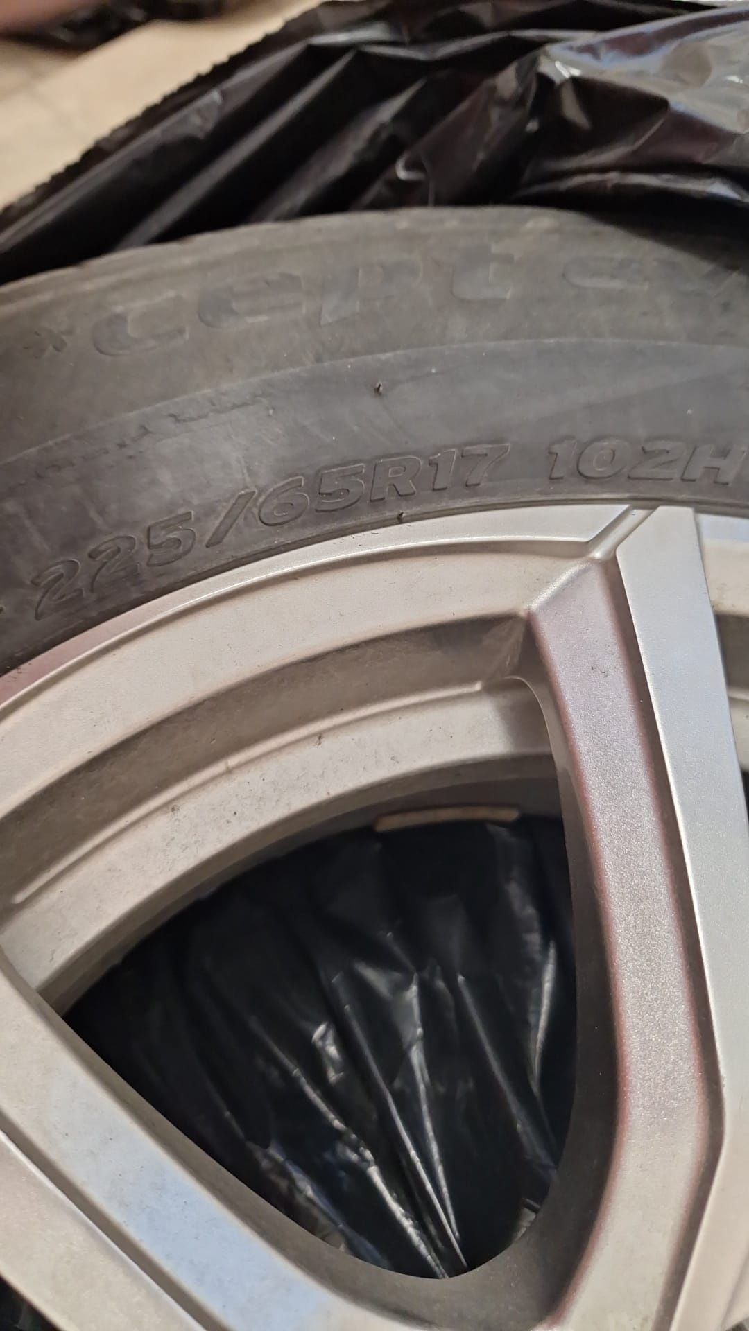 Vând set de roti Toyota marca dvb cu cauciucuri Hankook de iarnă