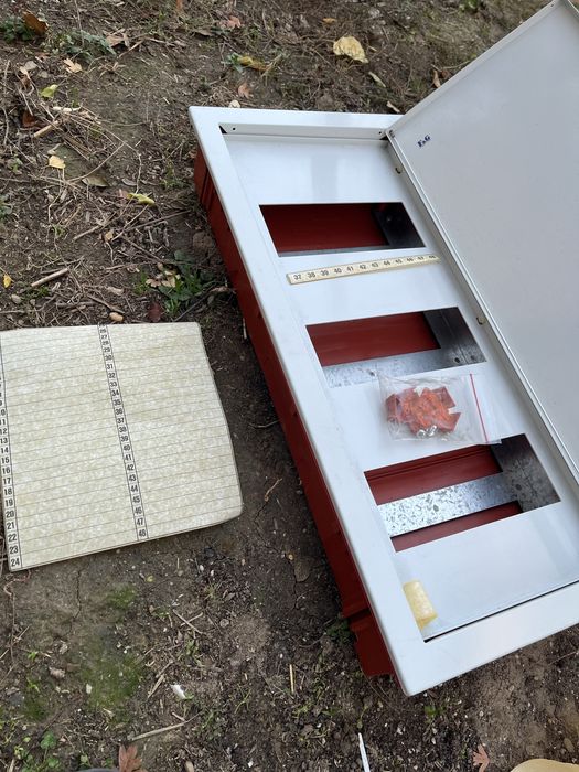 Tablou 48 sigurante cu usa metalica incastrat