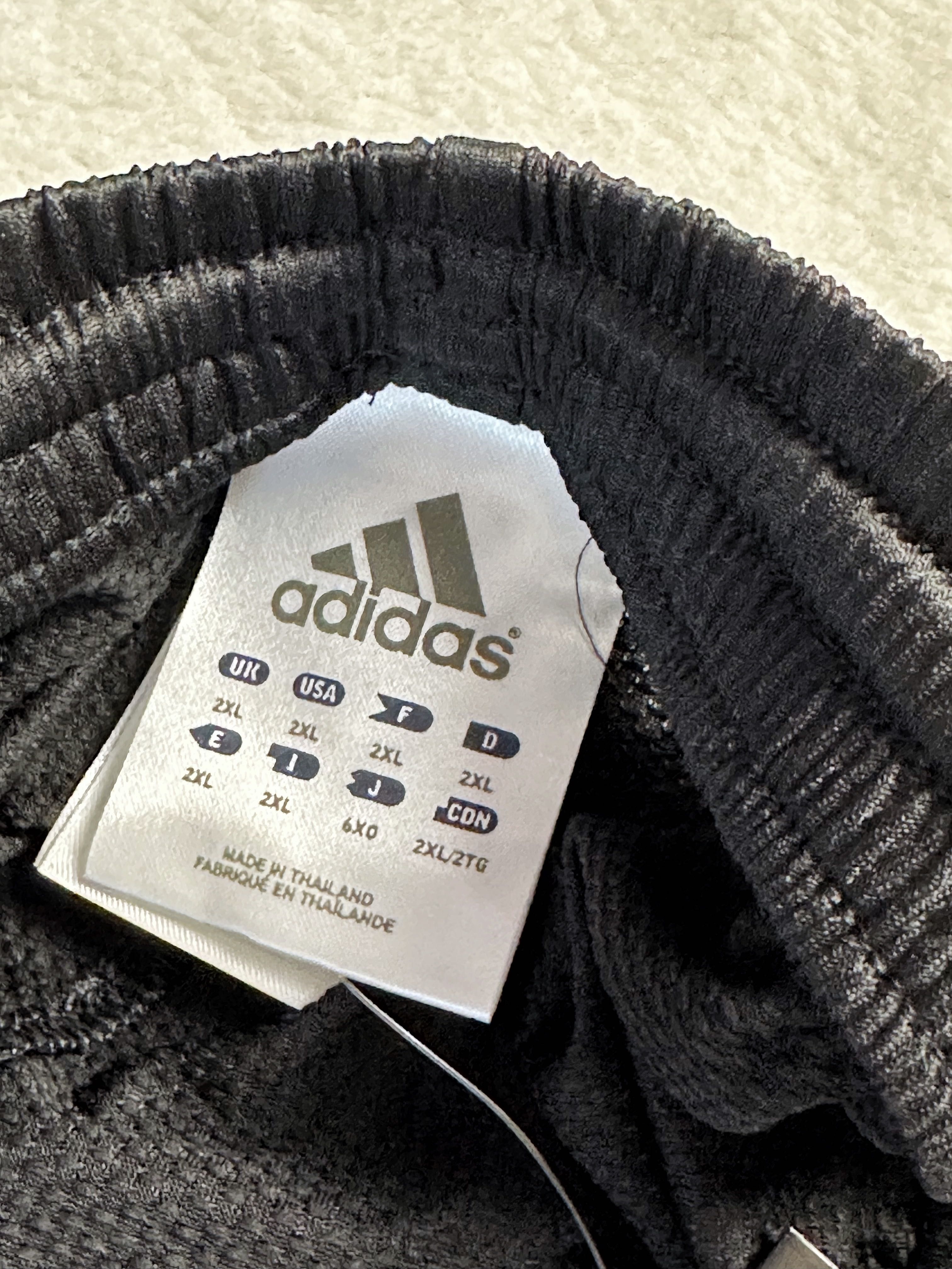 Adidas мъжки шорти размер XXL, нови