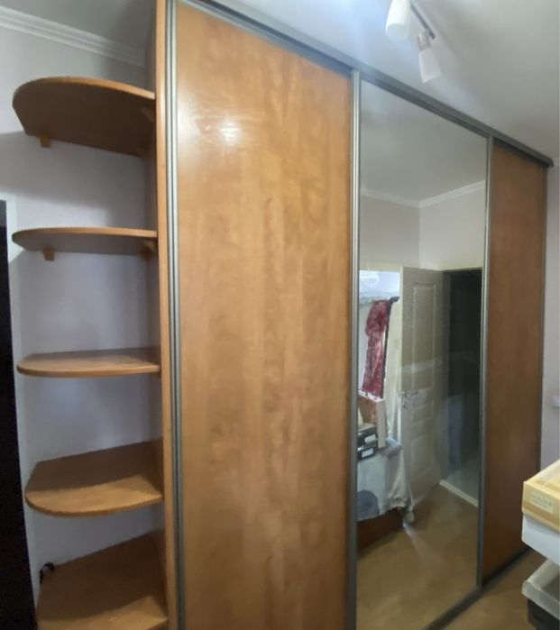 Шкаф-купе с зеркалом