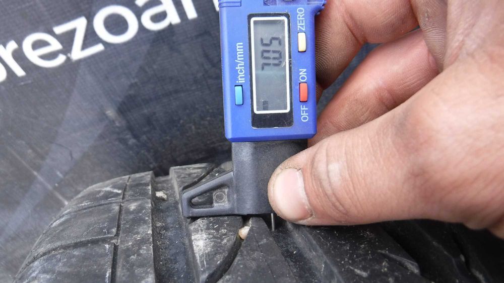 Jante Ford kuga 17 zoll marca Dezent 235 55 17 vara Bridgestone  Senzo