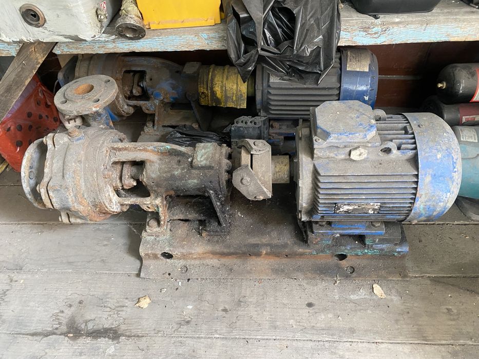 Продам насос 2 шт есть в наличии рабочие