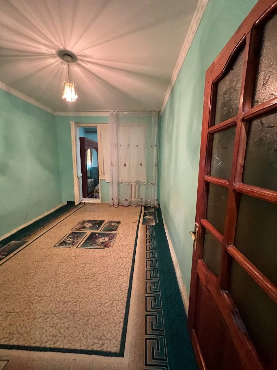 Yangi bozor Gul bozor oldida 3 xona qilingan